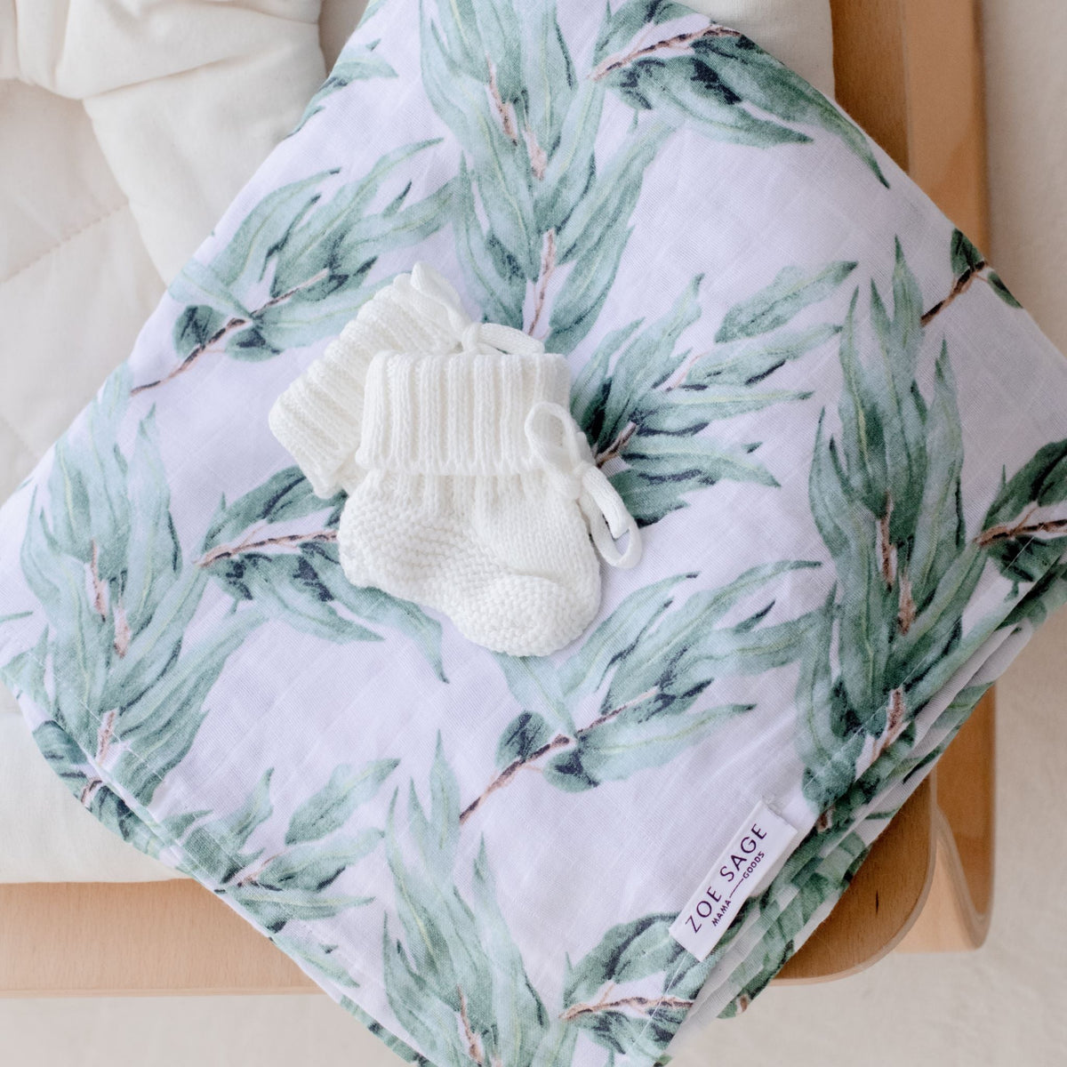 Stretchy Swaddle Wraps vs Muslin Wraps: Which is Best for NZ Babies?