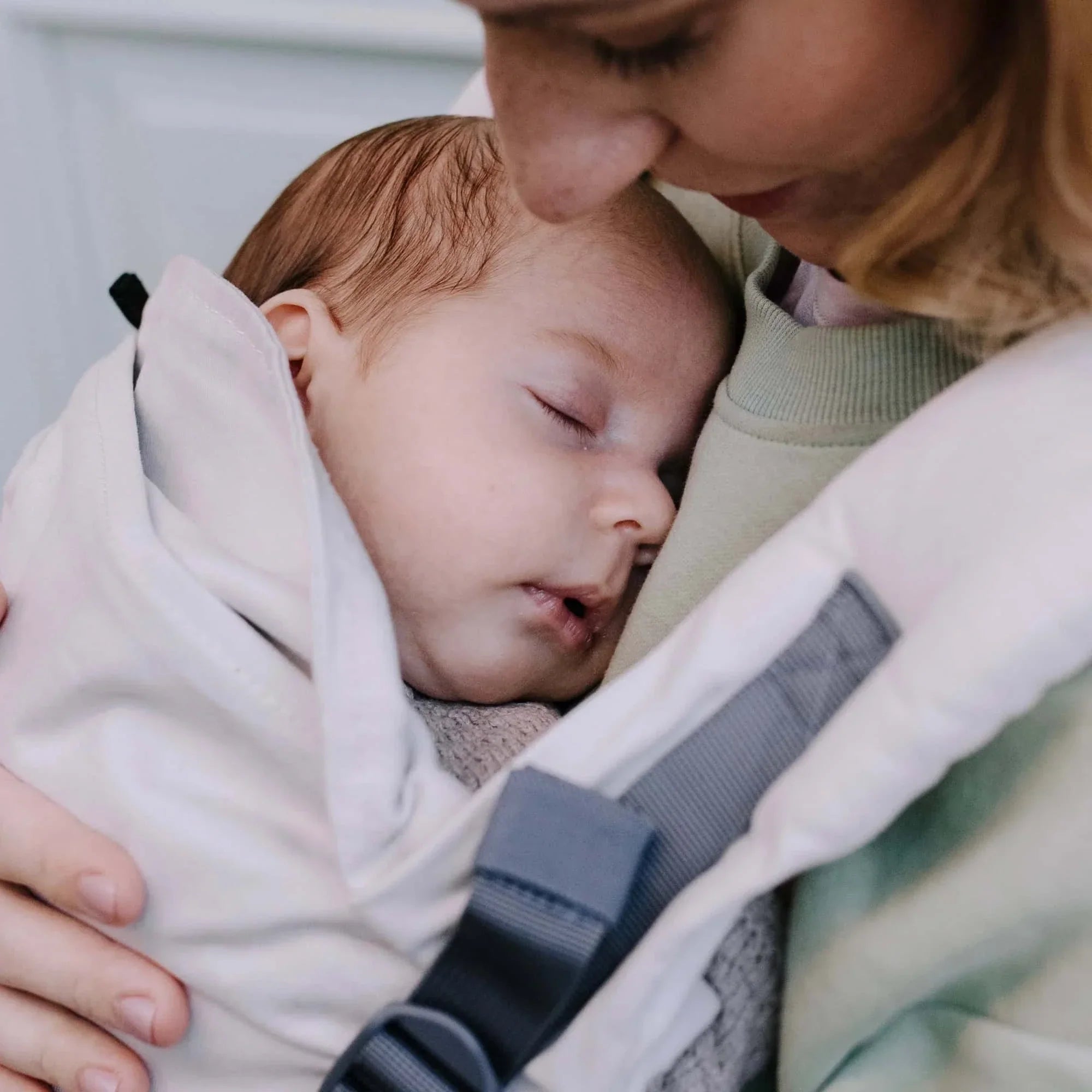 Why Your Baby Won’t Sleep Without Being Held
