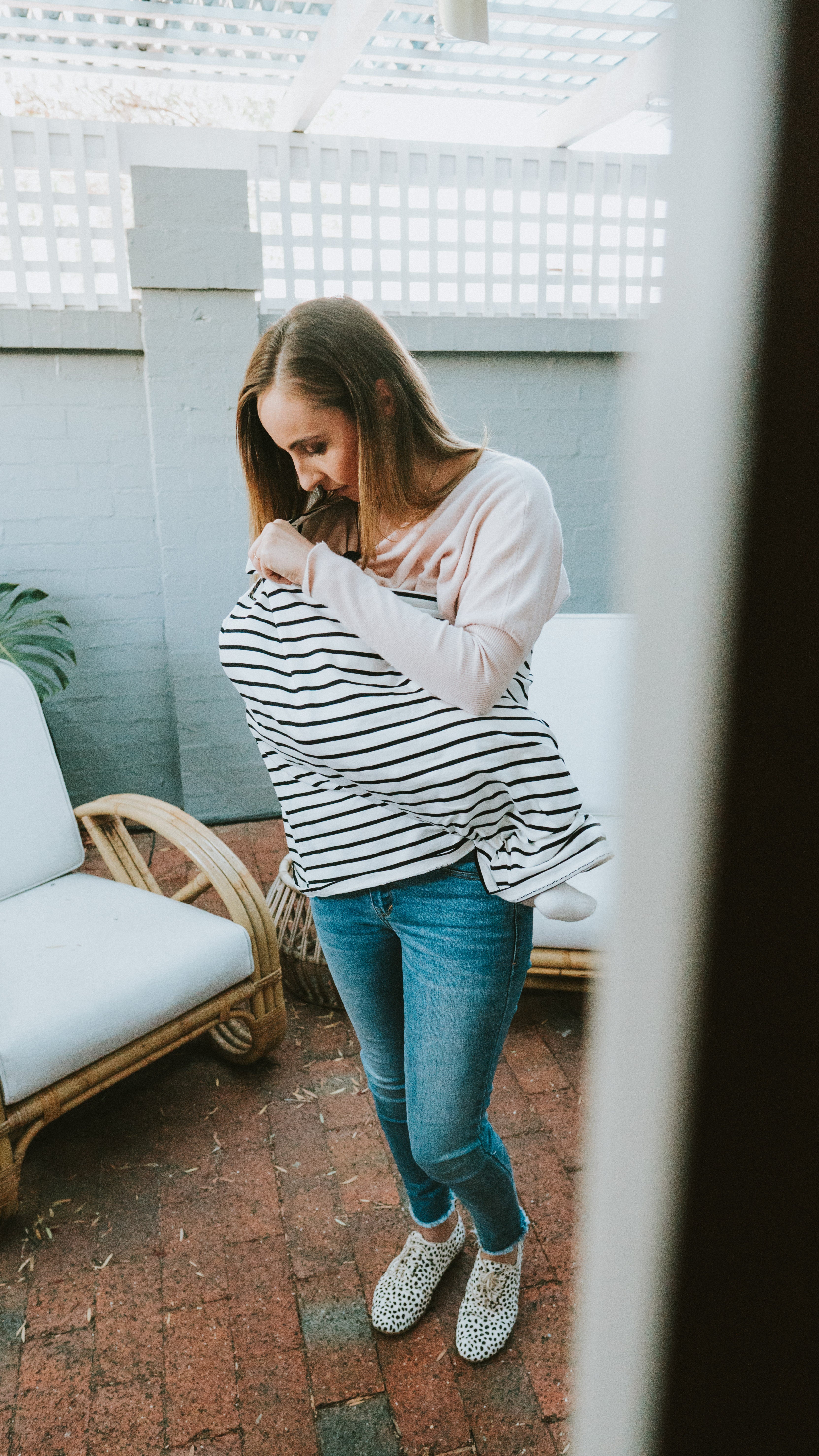 Feeding baby and Mum using our organic Black & white 5 in 1 Cover