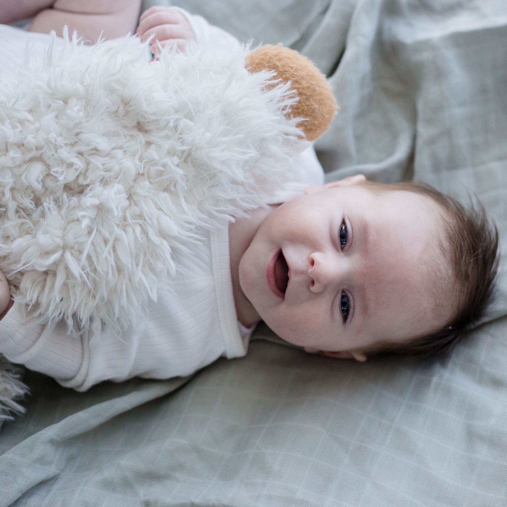 The Ultimate Guide to Choosing the Right Muslin Swaddle Wrap for On-the-Go Parents