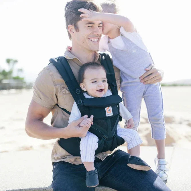 Stretchy Baby Swaddle vs. Structured Carriers: Which is Best for NZ Parents?